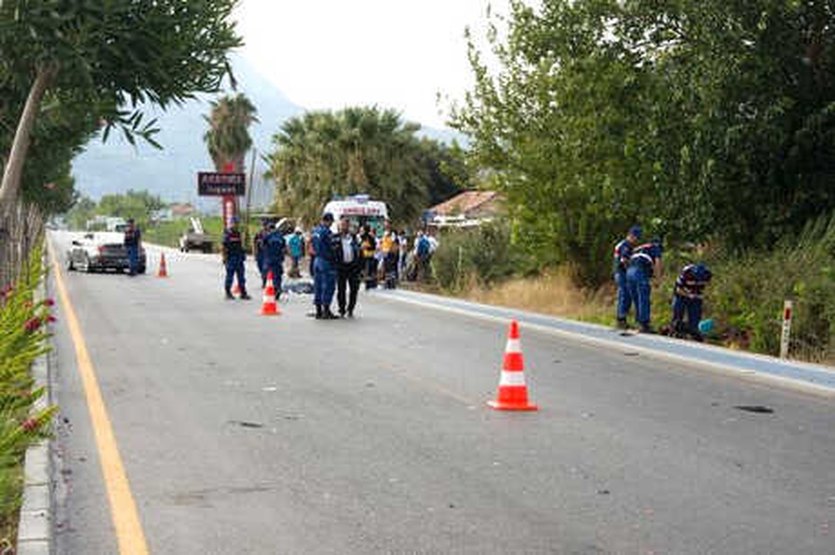 Muğla\'da Otomobilin Çarptığı Elektrikli Bisiklet Sürücüsü Öldü