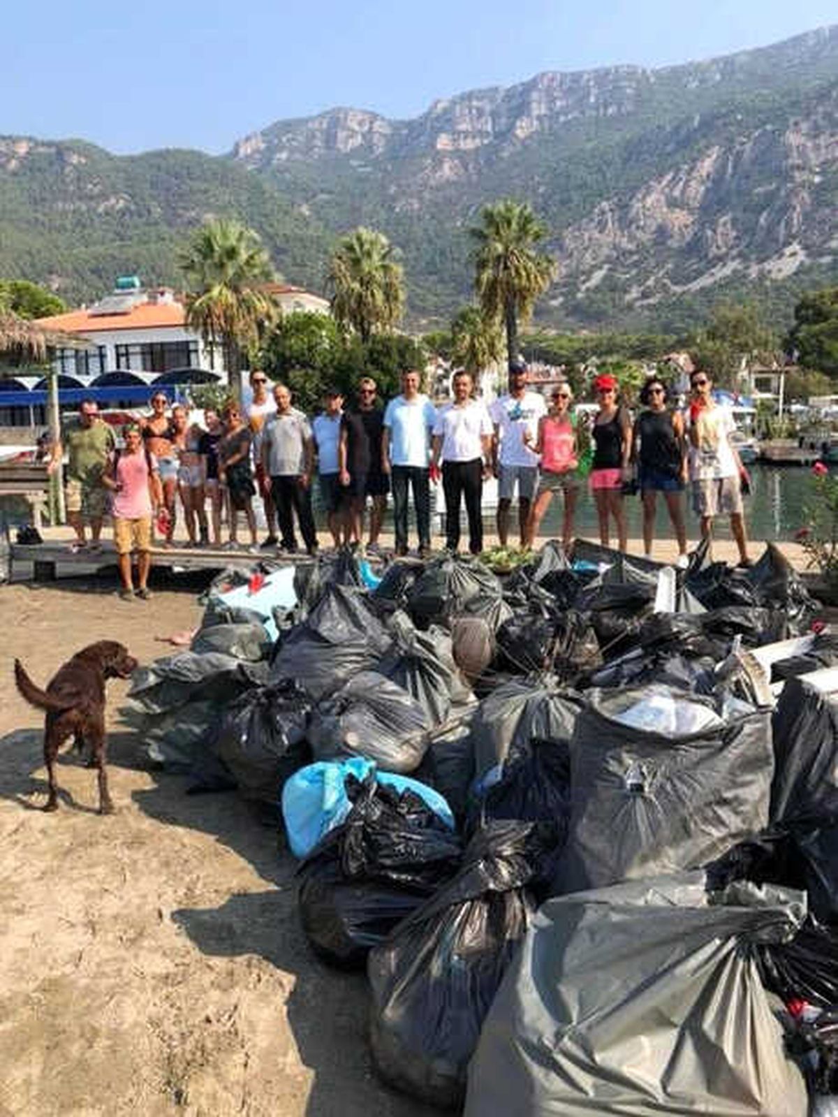 Sakin Şehir\' Unvanlı Akyaka\'dan 2 Ton Çöp Topladılar
