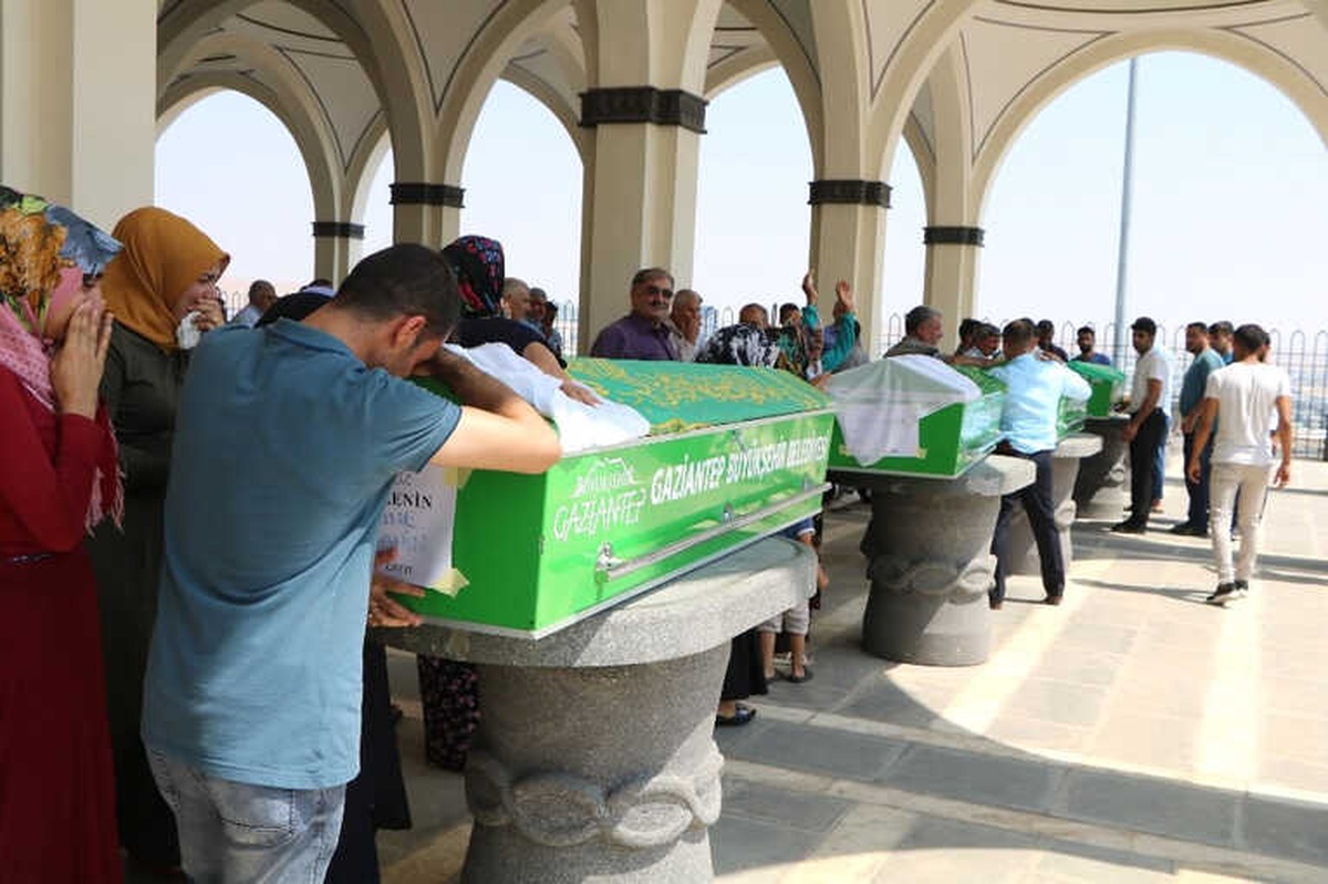 Şanlıurfa\'da Öldürülen 4 Kişi Gaziantep\'te Toprağa Verildi