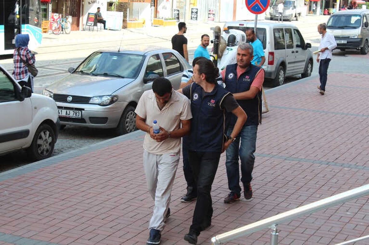 Sultanahmet\'teki Canlı Bomba Saldırısını Gerçekleştiren Teröristin İkiz Kardeşi Yakalandı