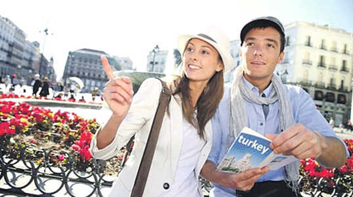 Turist Arttı, Gelir Düştü