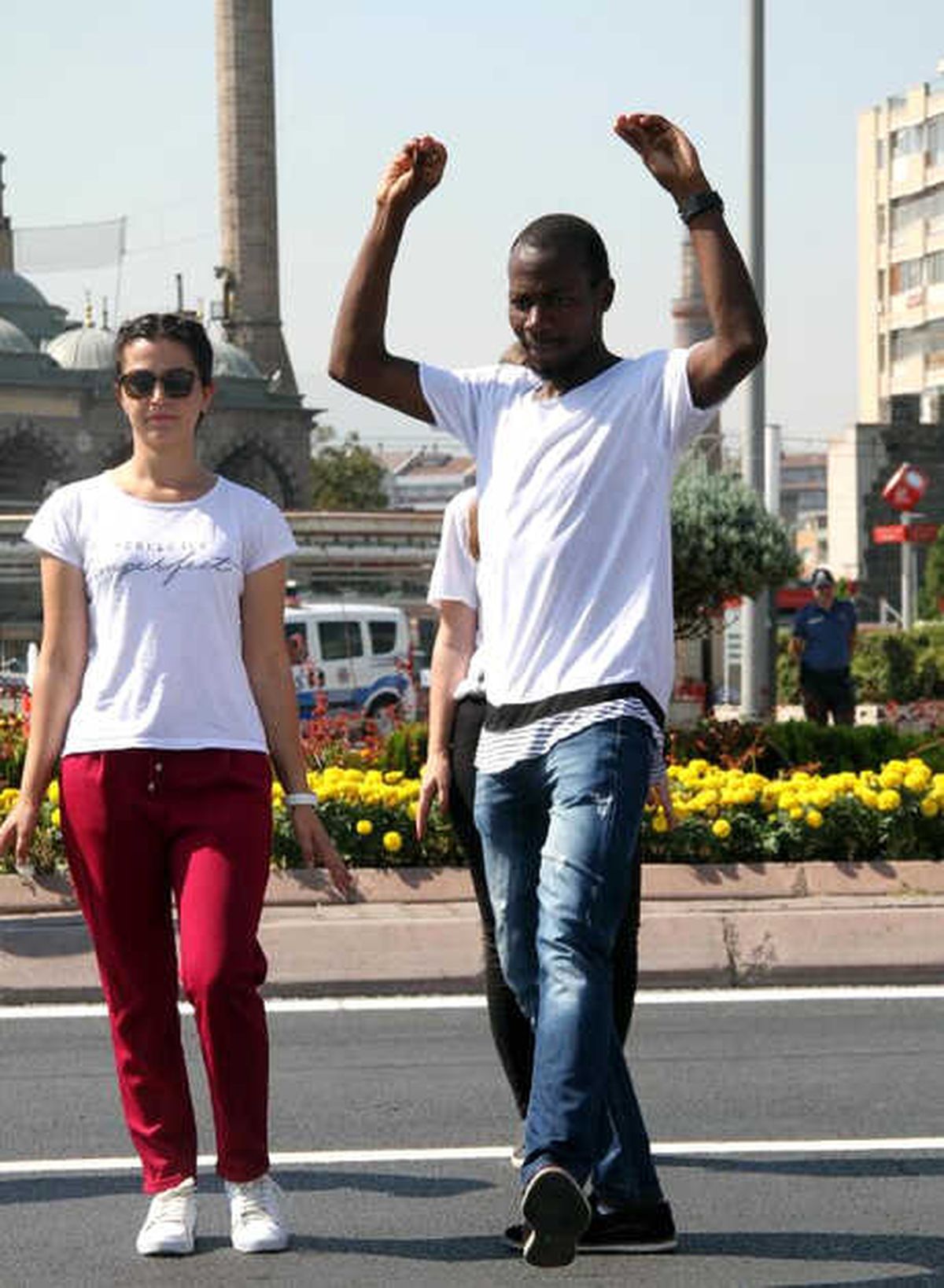 Ugandalı Abdulkerim Zeybek Oynadı