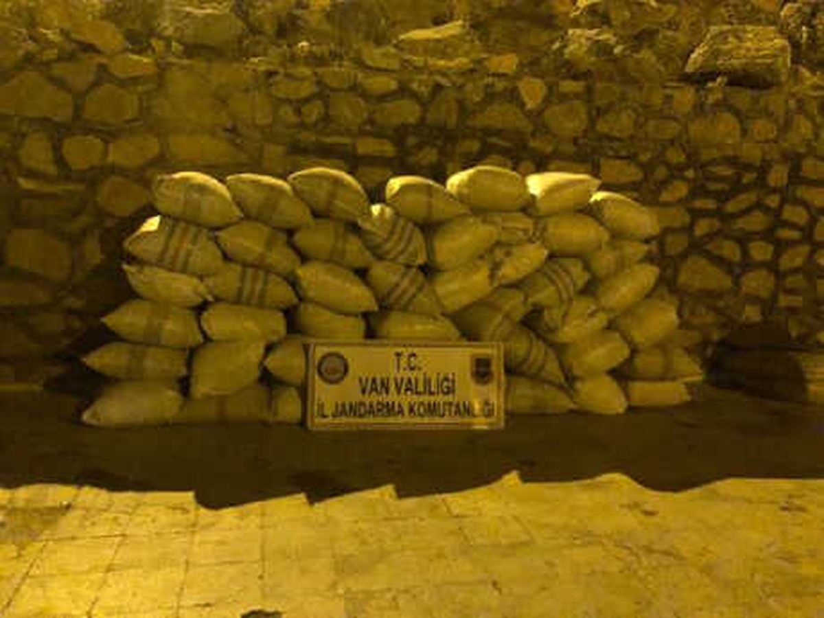 Van\'da 1 Ton 710 Kilo Kaçak Çay Ele Geçirildi