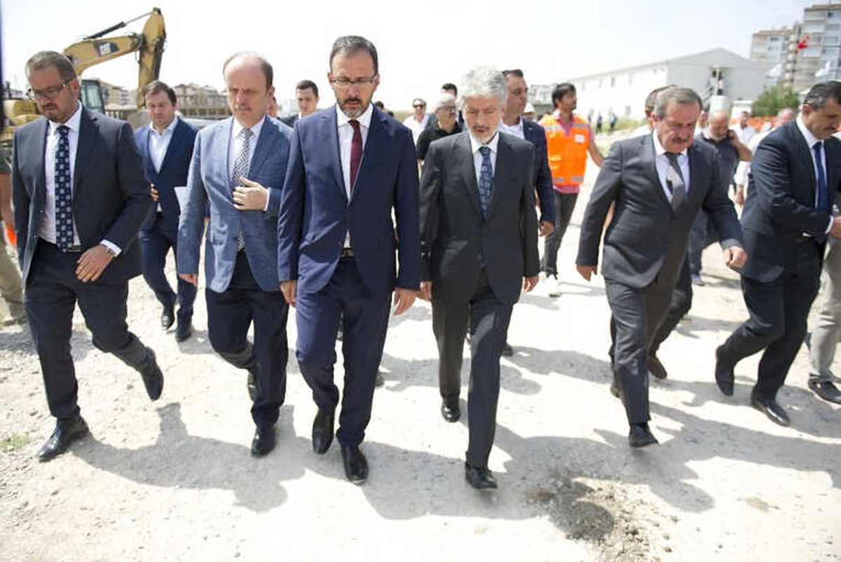 Bakan Kasapoğlu\'ndan Eryaman Stadı Talimatı