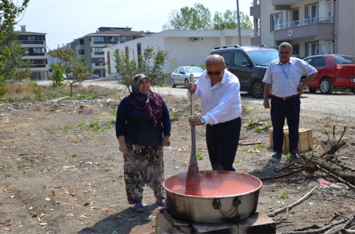 Başkan Salçaya Kürek Salladı