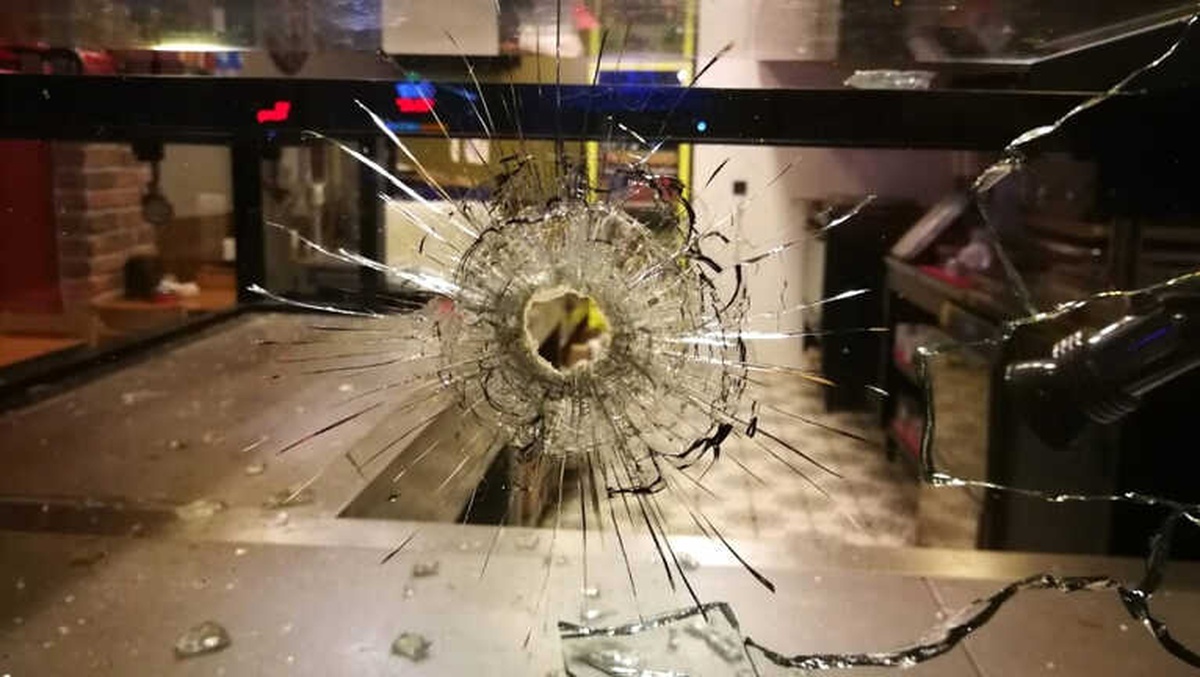 Börekçi Dükkanı Kurşunlandı, Mahalleli Panik Oldu