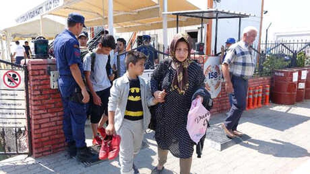 Çanakkale\'de Lastik Botlarda 87 Kaçak Yakalandı