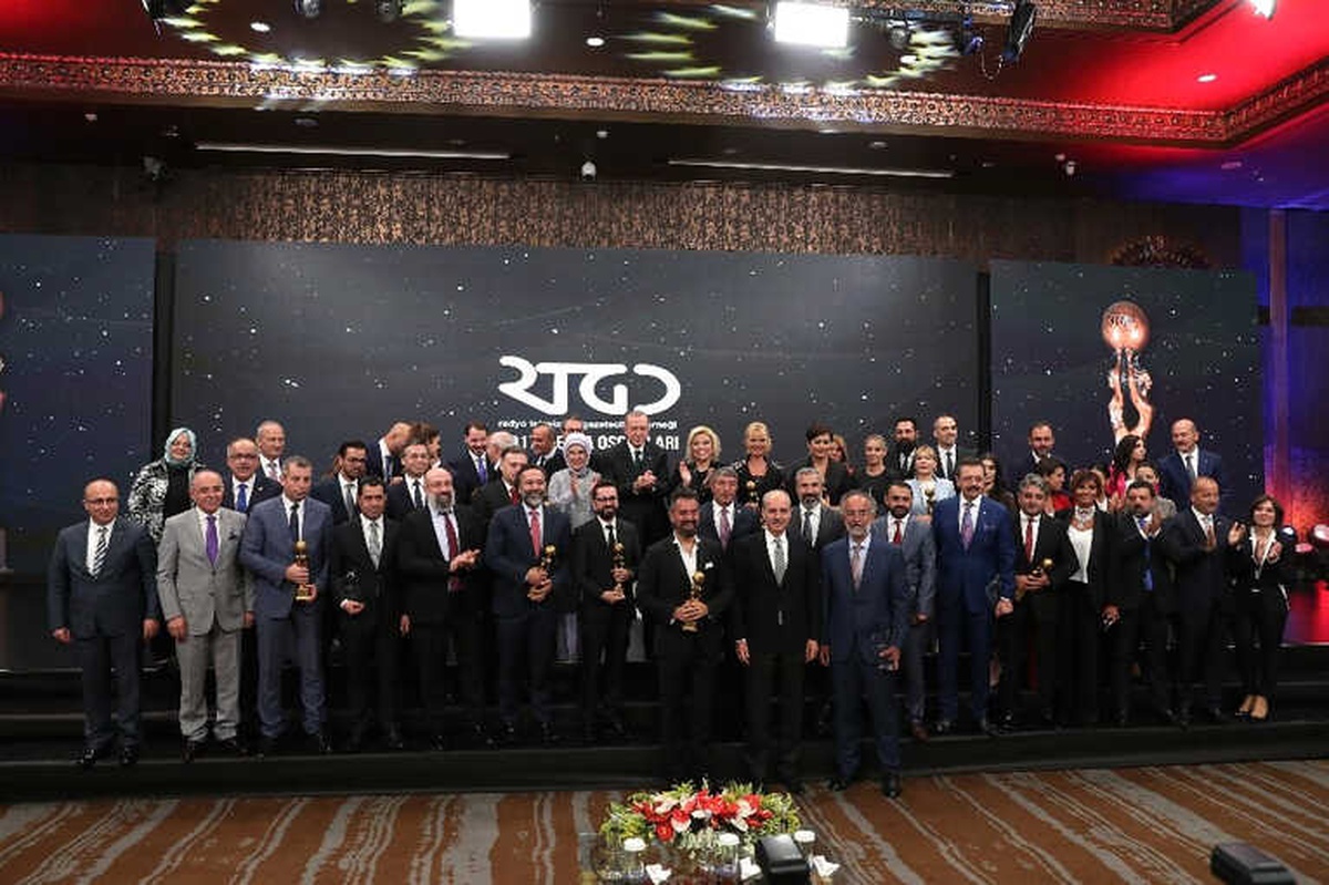Cumhurbaşkanı Erdoğan: "Manşetlerle, Kalemşörlerle Çarpışarak Bu Günlere Geldik"