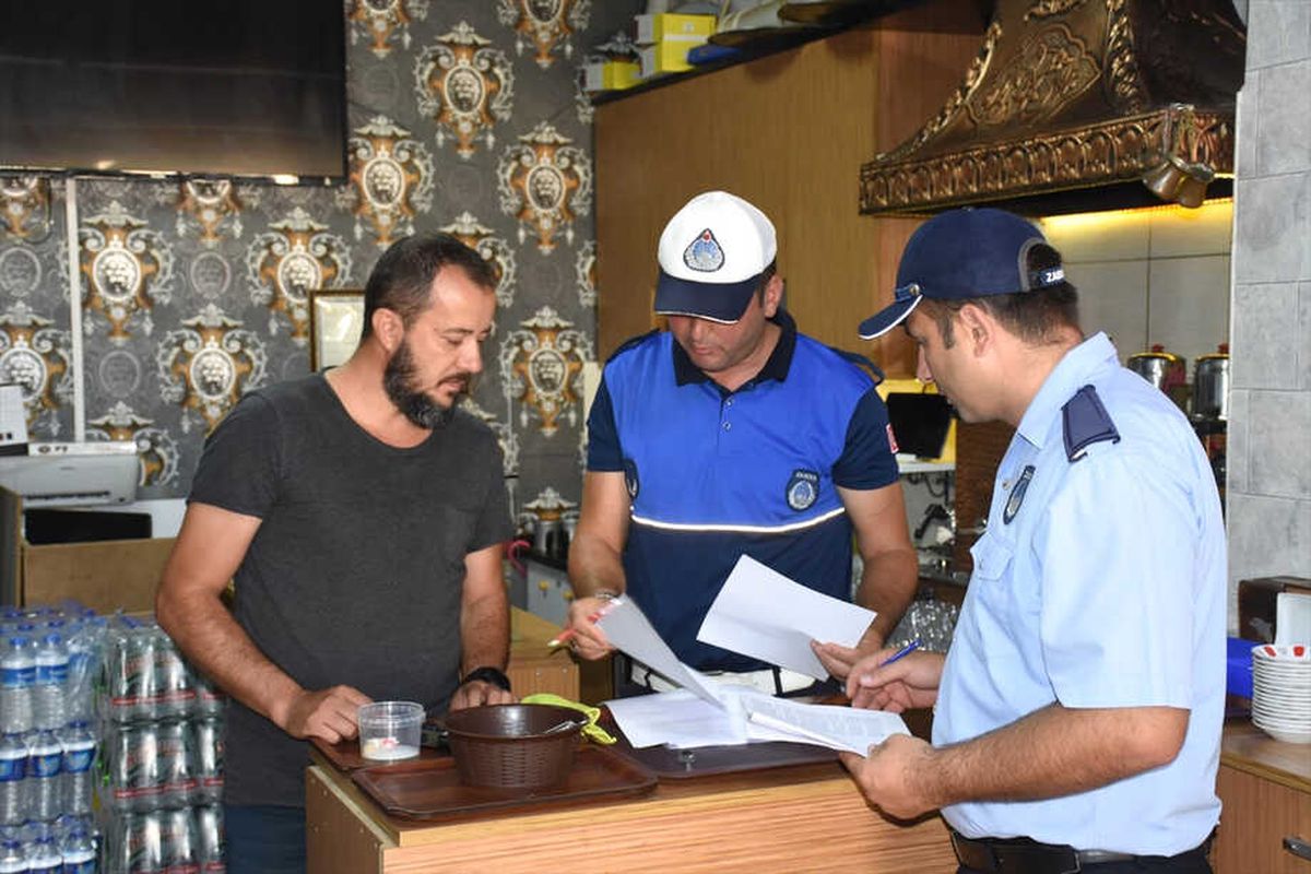 Düzce\'de Zabıta Ekipleri Kafelerde"Tek Şeker" Denetimi Yaptı