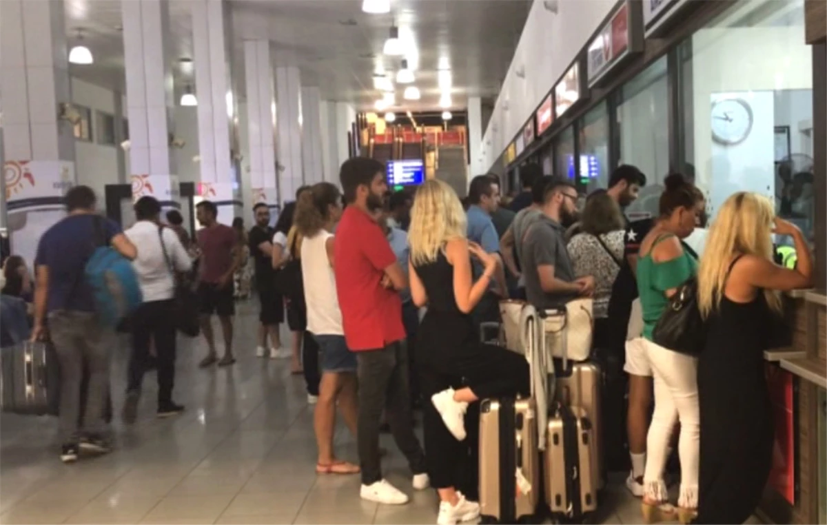 Ercan Havalimanı\'nda Uçuşlar Yeniden Başladı