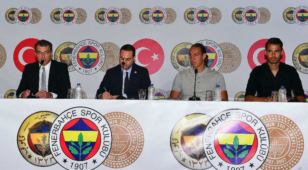 Fenerbahçe\'de Michael Frey ile Diego Reyes İmzayı Attı