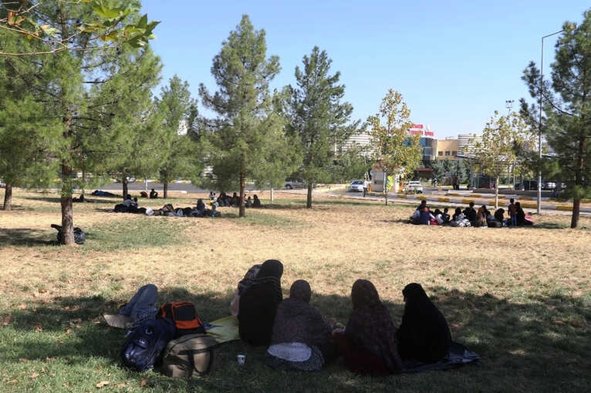 Göçmenleri İstanbul ve Ankara Diye Diyarbakır\'a Getirdiler