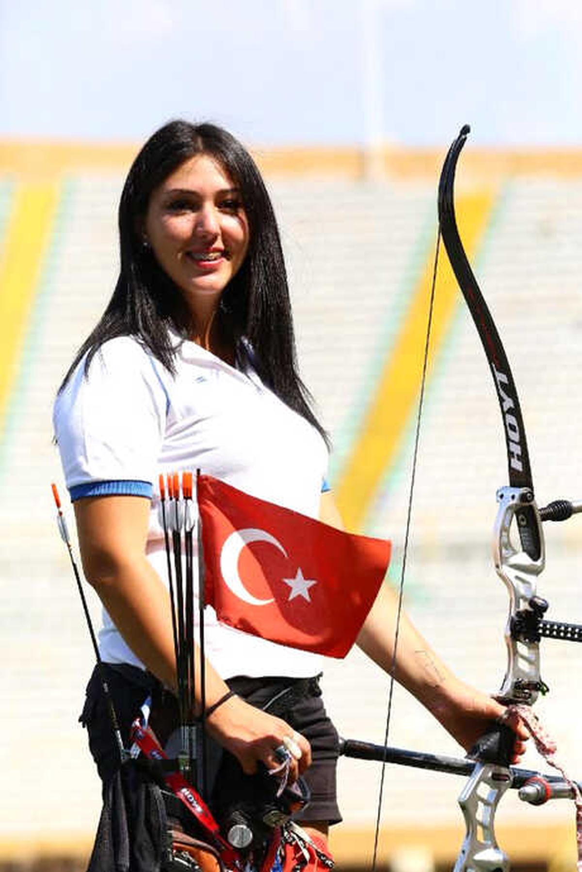İzmirli Milli Okçu Yasemin\'den Dünya Rekoru