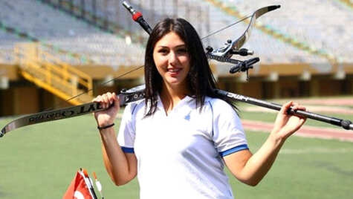 İzmirli Milli Okçu Yasemin\'den Dünya Rekoru