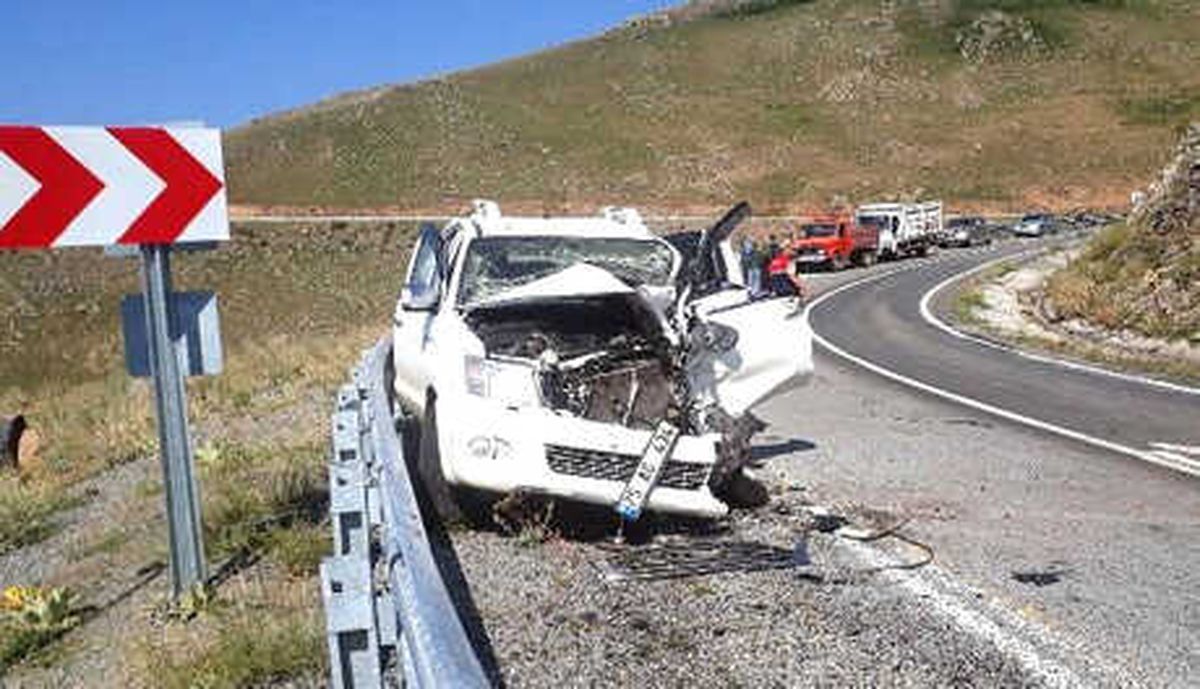 Kazada, Yol Kenarındaki Bariyerler Olası Faciayı Önledi