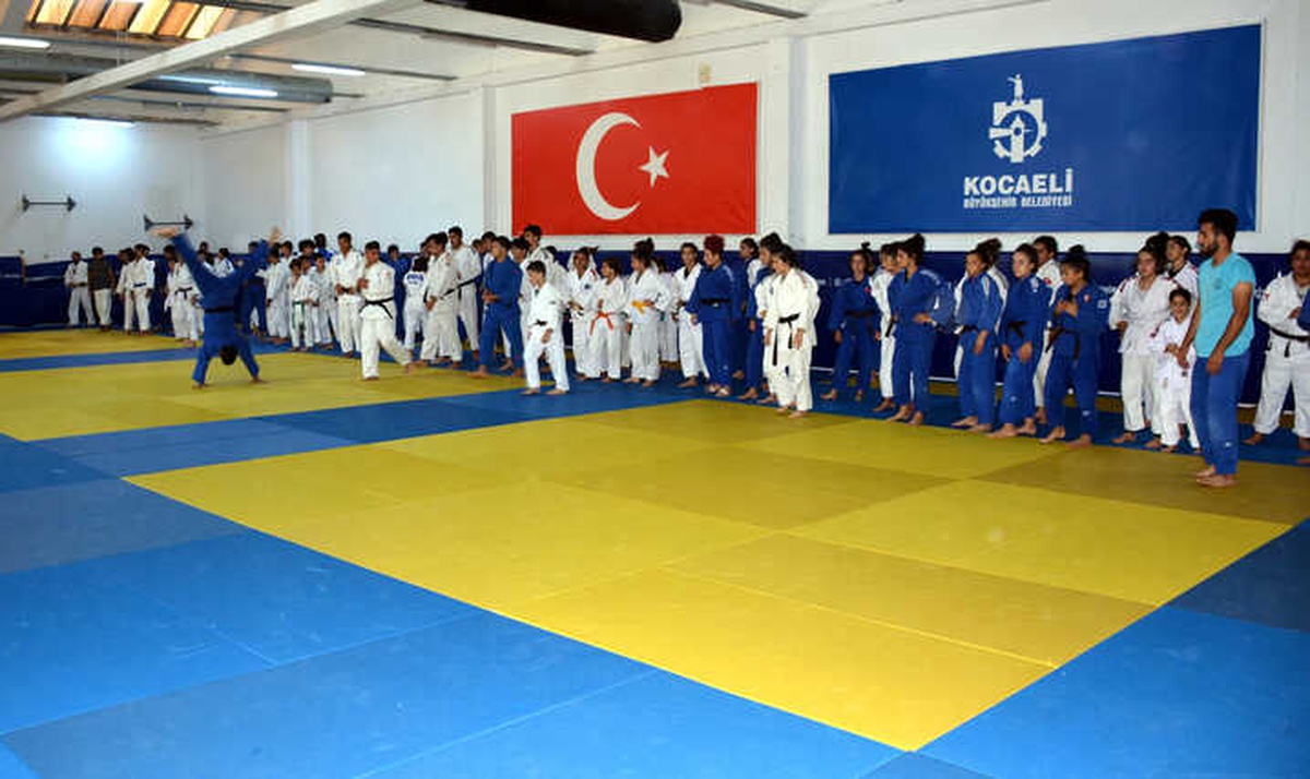 Manisa Büyükşehir\'in Judocuları Yeni Sezona Kocaeli\'de Hazırlanıyor