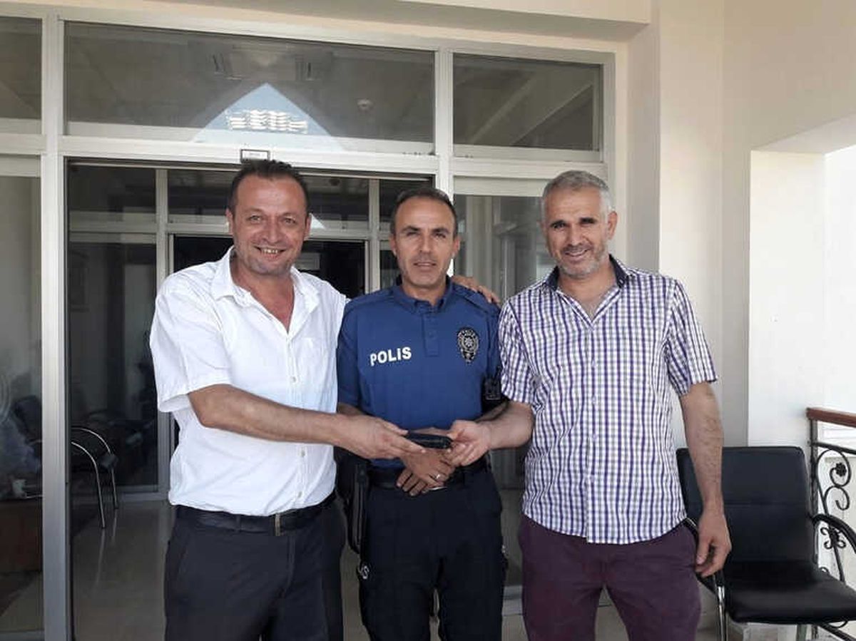Mezarlık Görevlisinden Örnek Davranış