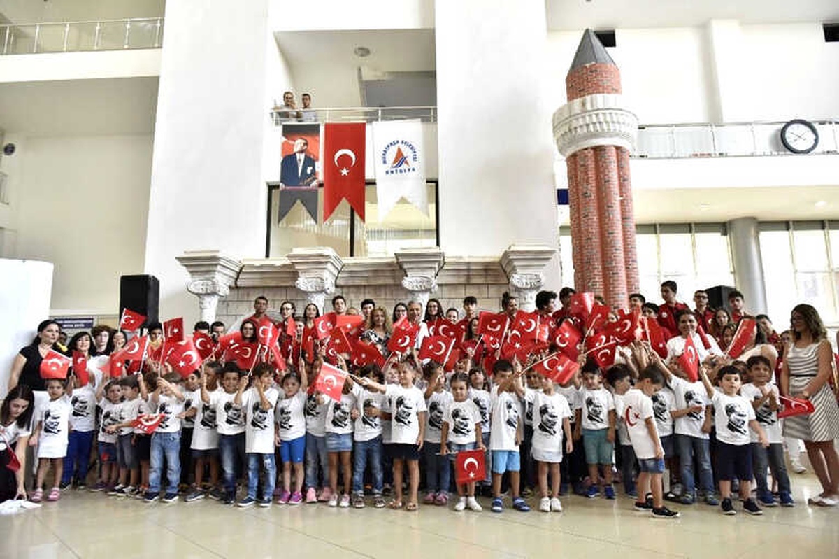 Muratpaşa\'nın Miniklerinden Zafer Bayramı Kutlaması