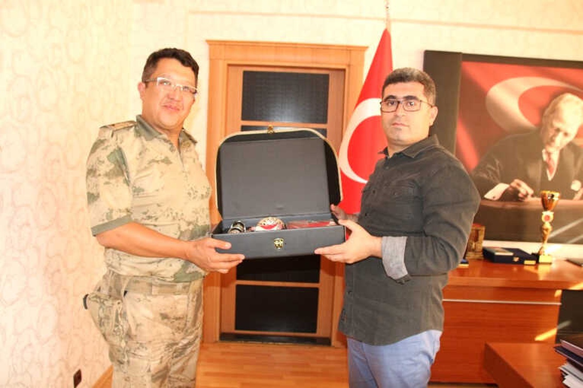 Muş İl Jandarma Komutanı Baykal\'dan Varto Kaymakamı Çetin\'e Ziyaret