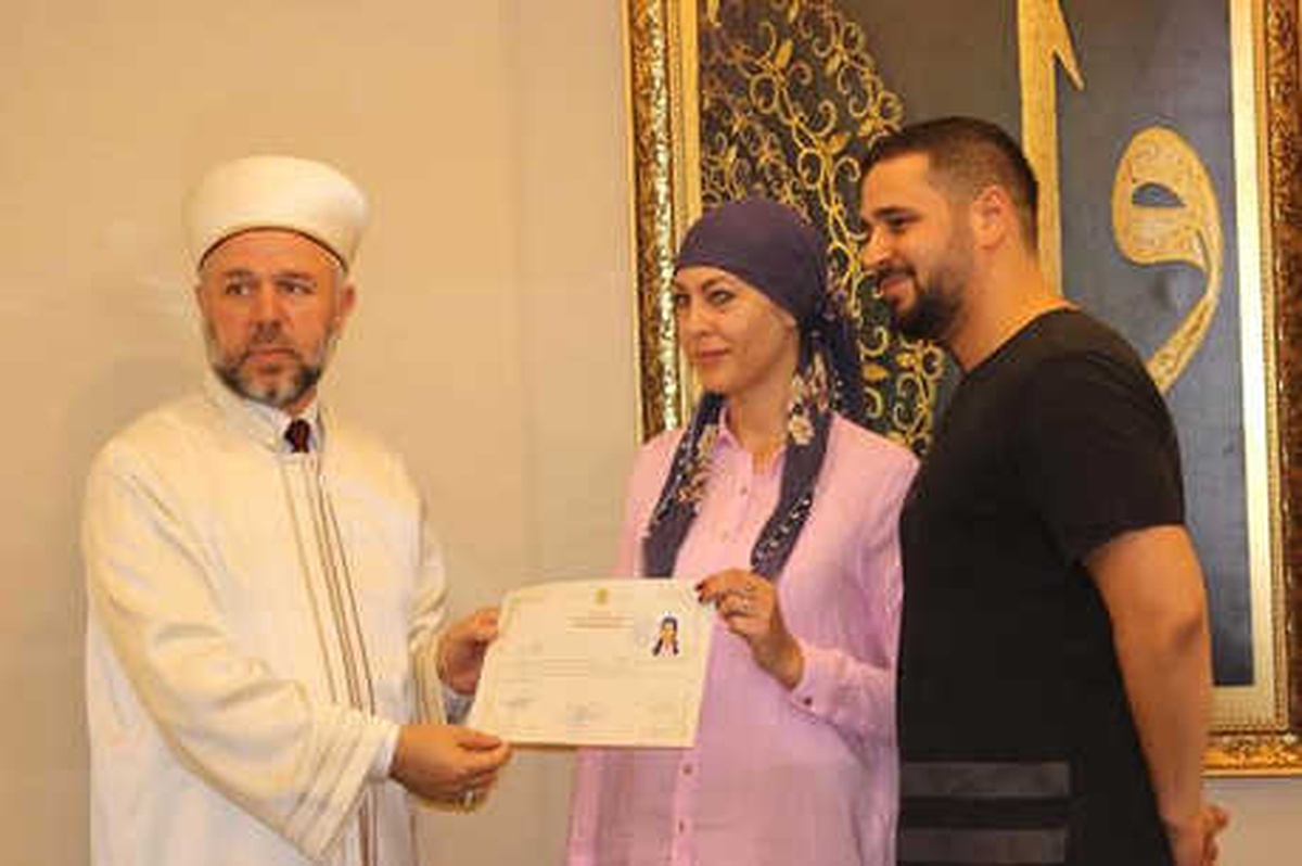 Müslüman Olan Alman Kadın, Gözyaşı Döktü