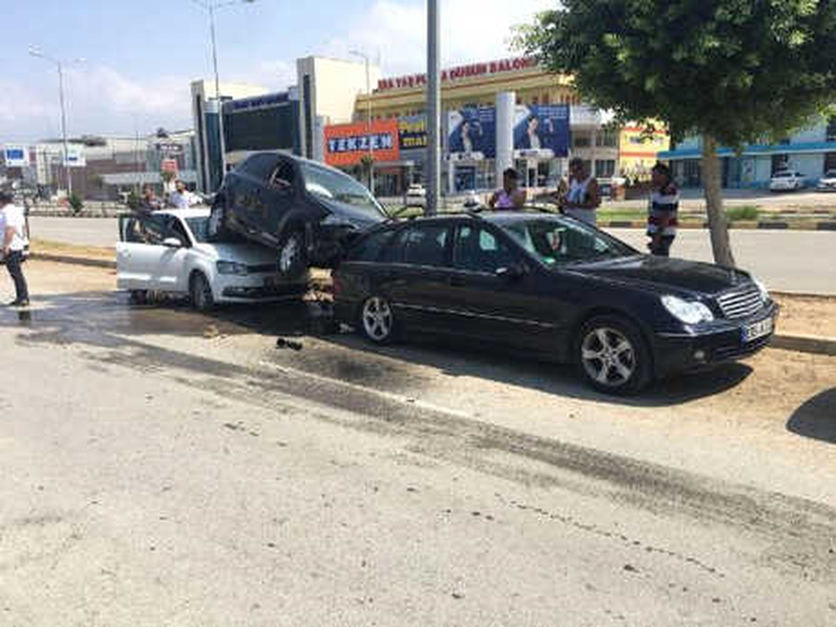 Otomobil, Park Halindeki Otomobillerin Üzerine Çıktı