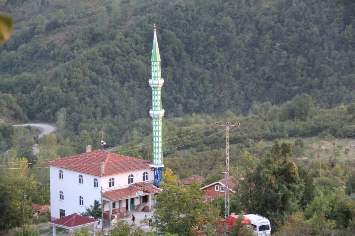 Gurbetçi Vatandaş, Köyündeki İki Camiye Minare Yaptırdı
