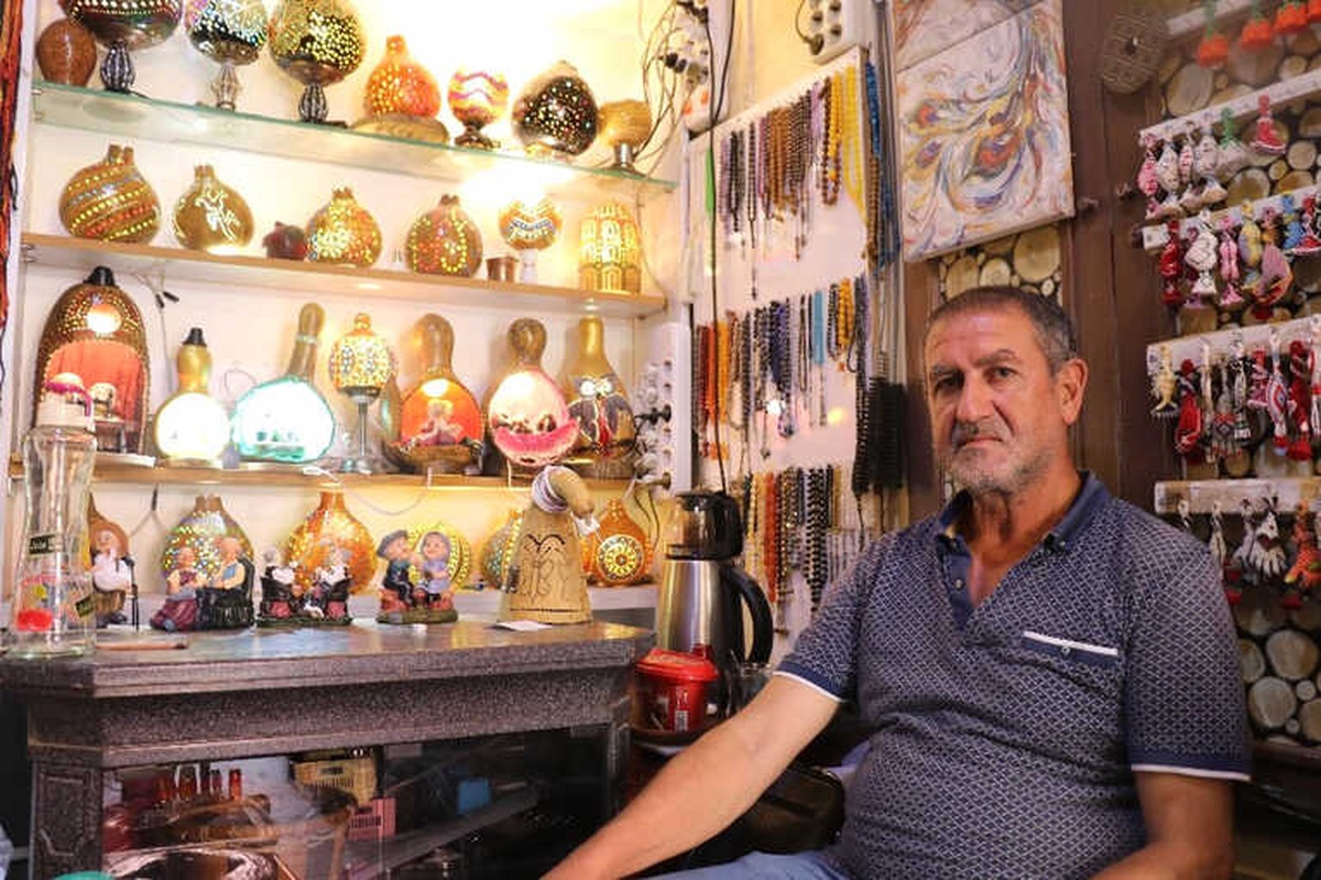 Kendi Yetiştirdiği Su Kabaklarını Sanat Eserine Dönüştürüyor