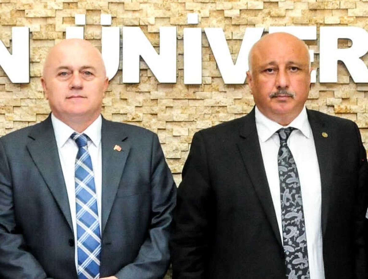 Rektör Durmuş, Rektör Yardımcısı Birinci\'yi Tebrik Etti