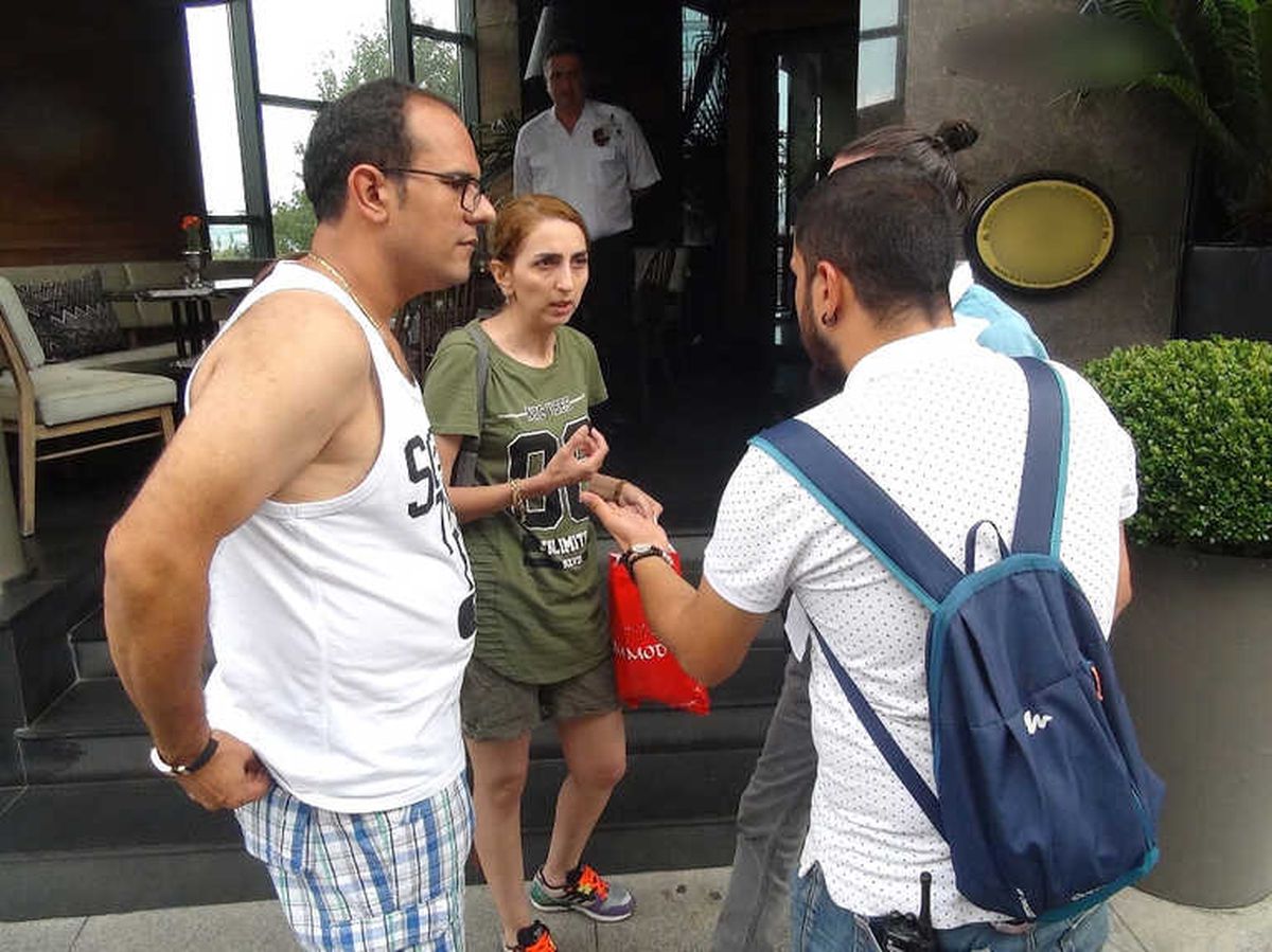 Taksici Turist Müşterilerini Gasp Edip Kaçtı