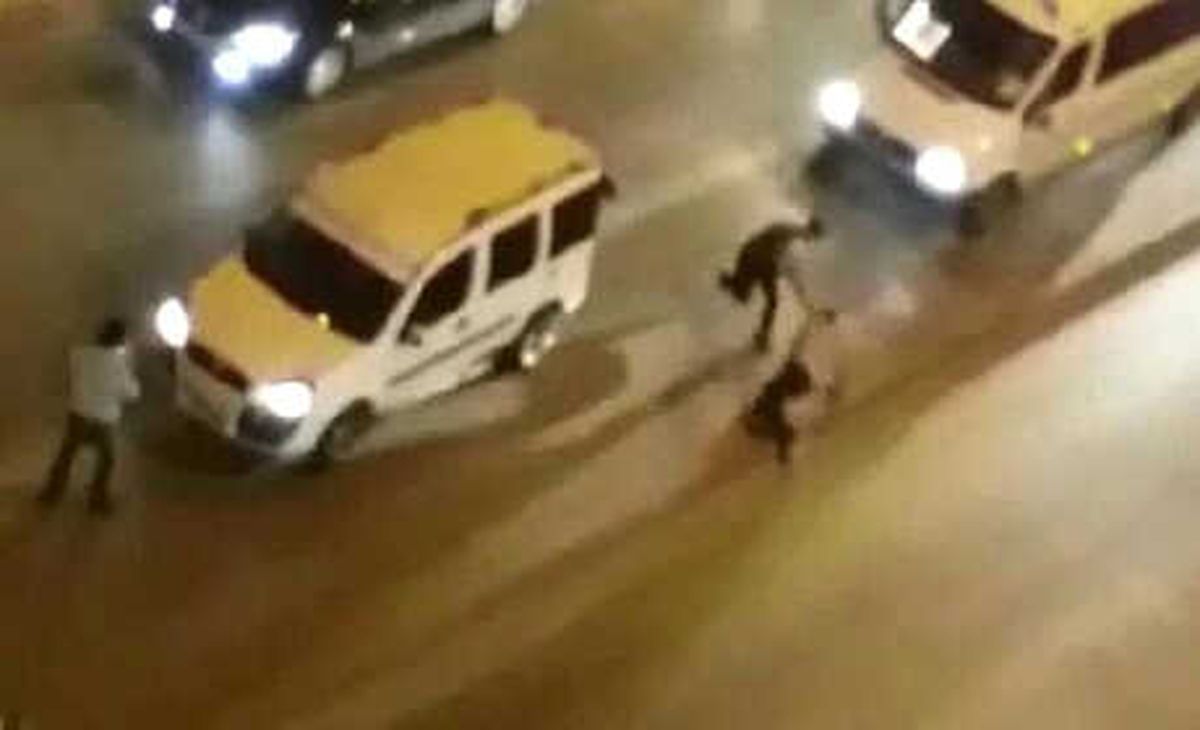 Taksiciyi Copla Dövüp, Araçla Ayağını Ezdiler