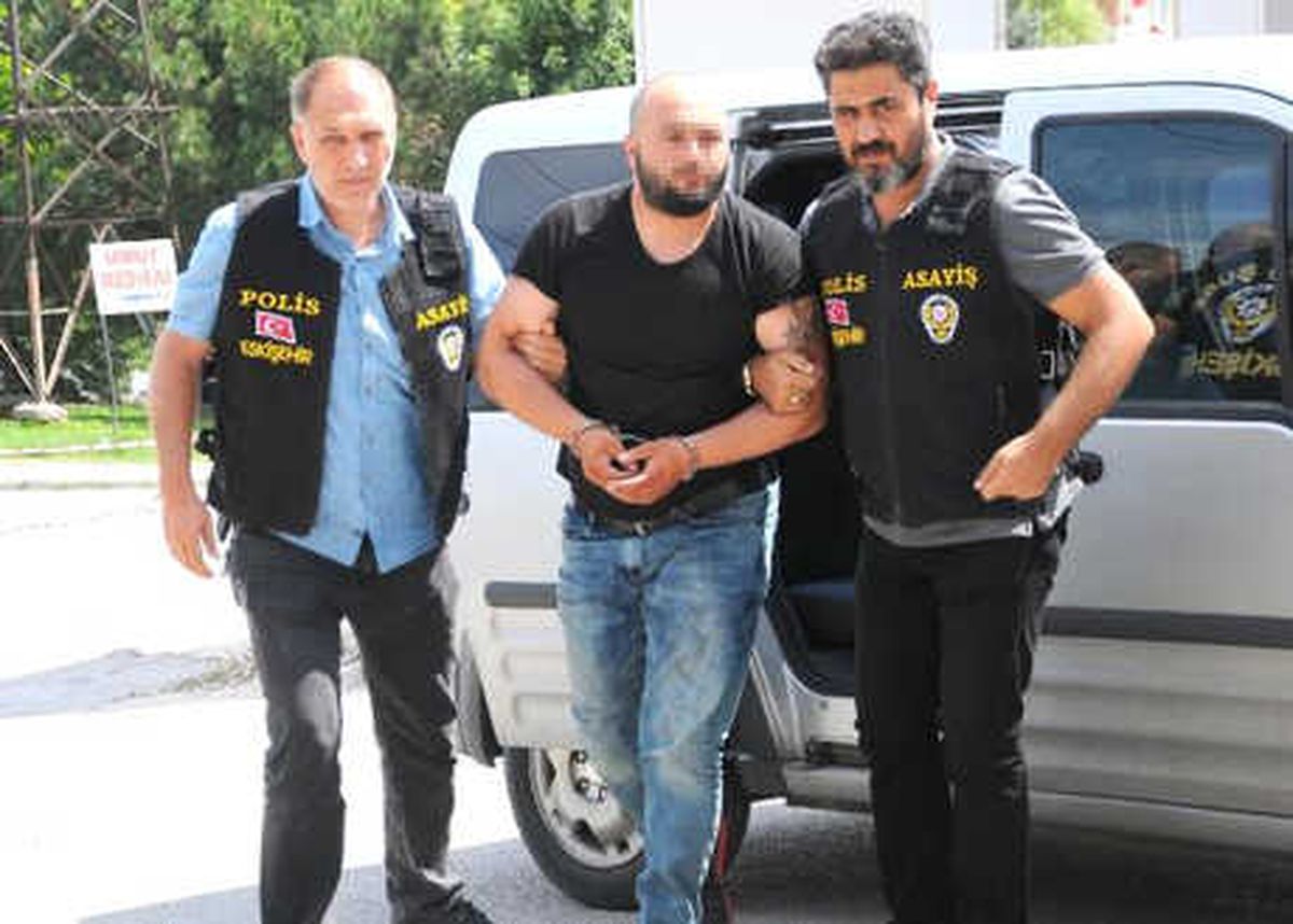 Telefonda Eşinin Mesajlarını Görünce Hastaneye Gidip, Cinayeti İşlemiş