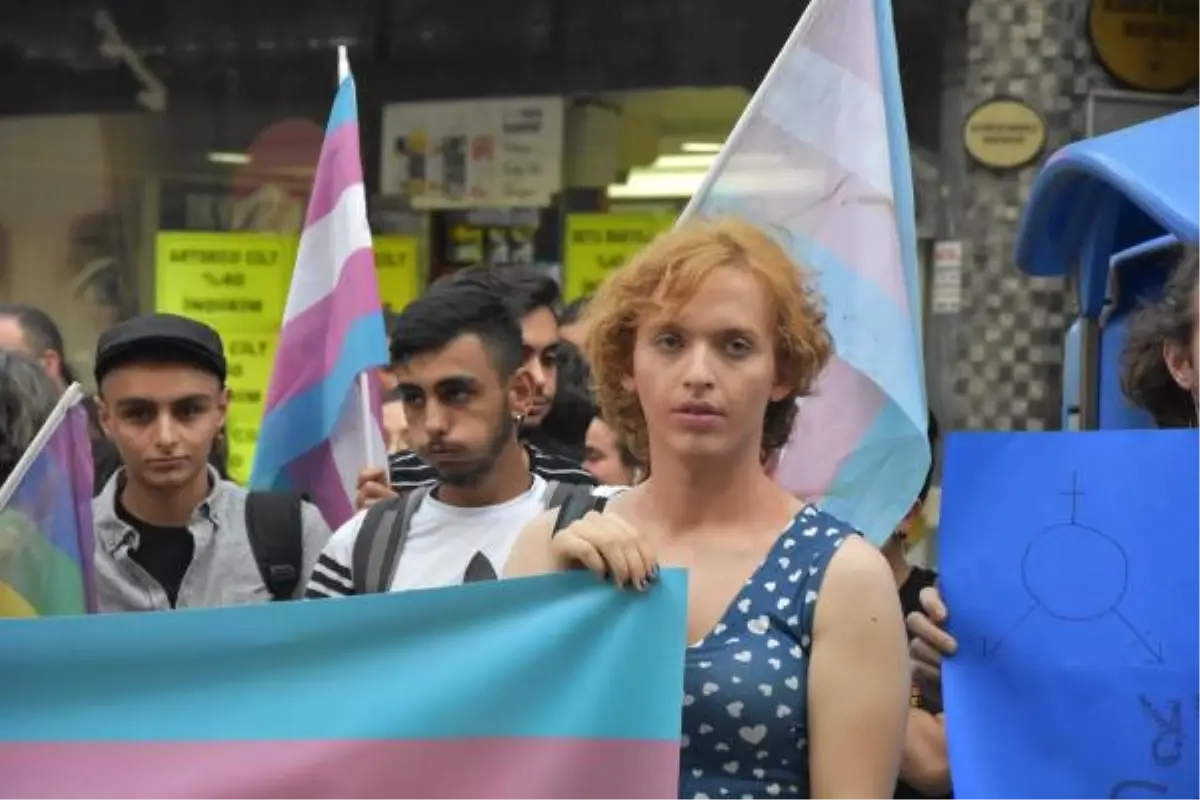 Travesti Cinayeti, İzmir\'de Protesto Edildi