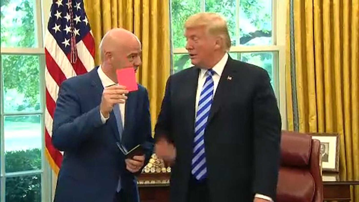 Trump Basın Mensuplarına Kırmızı Kart Gösterdi