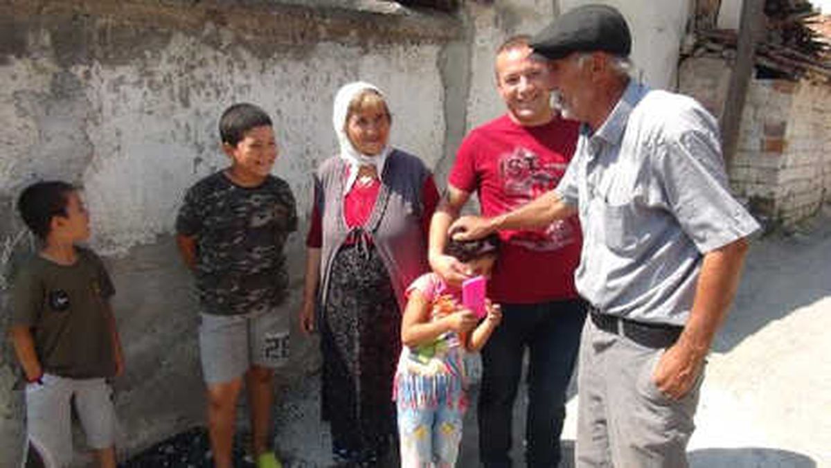Üç Kardeş Yaralı Şahine Sahip Çıktı