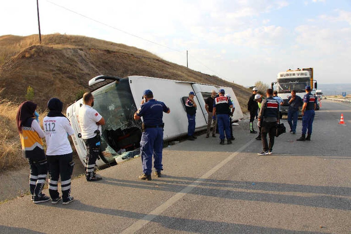 Yolcu Otobüsü Devrildi: 1 Ölü, 12 Yaralı