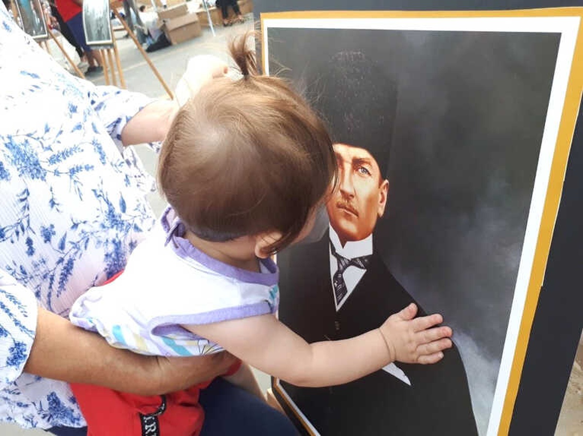 10 Aylık Esra Bebeğin Atatürk Sevgisi