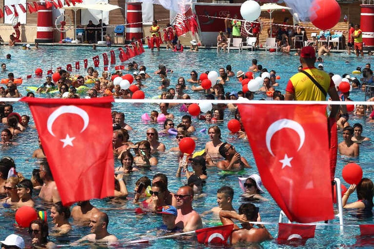 3 Bin Tatilciden 30 Ağustos\'ta Rekor Denemesi