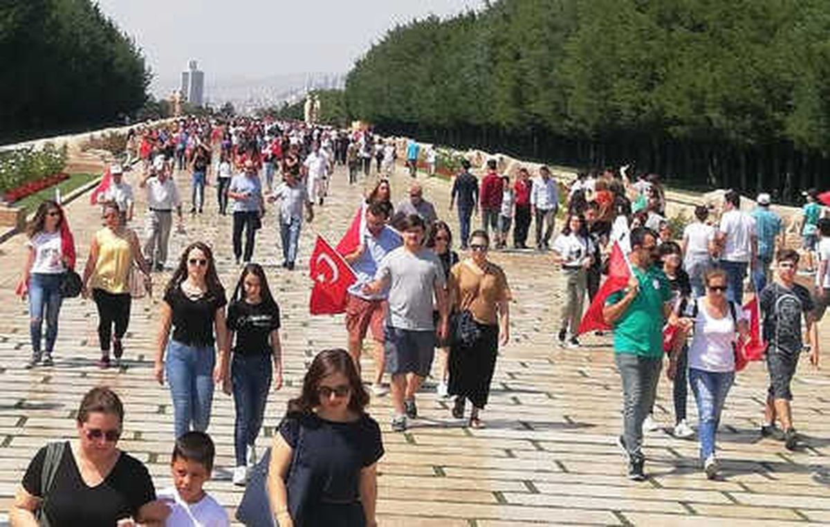 Anıtkabir\'e Ziyaretçi Akını