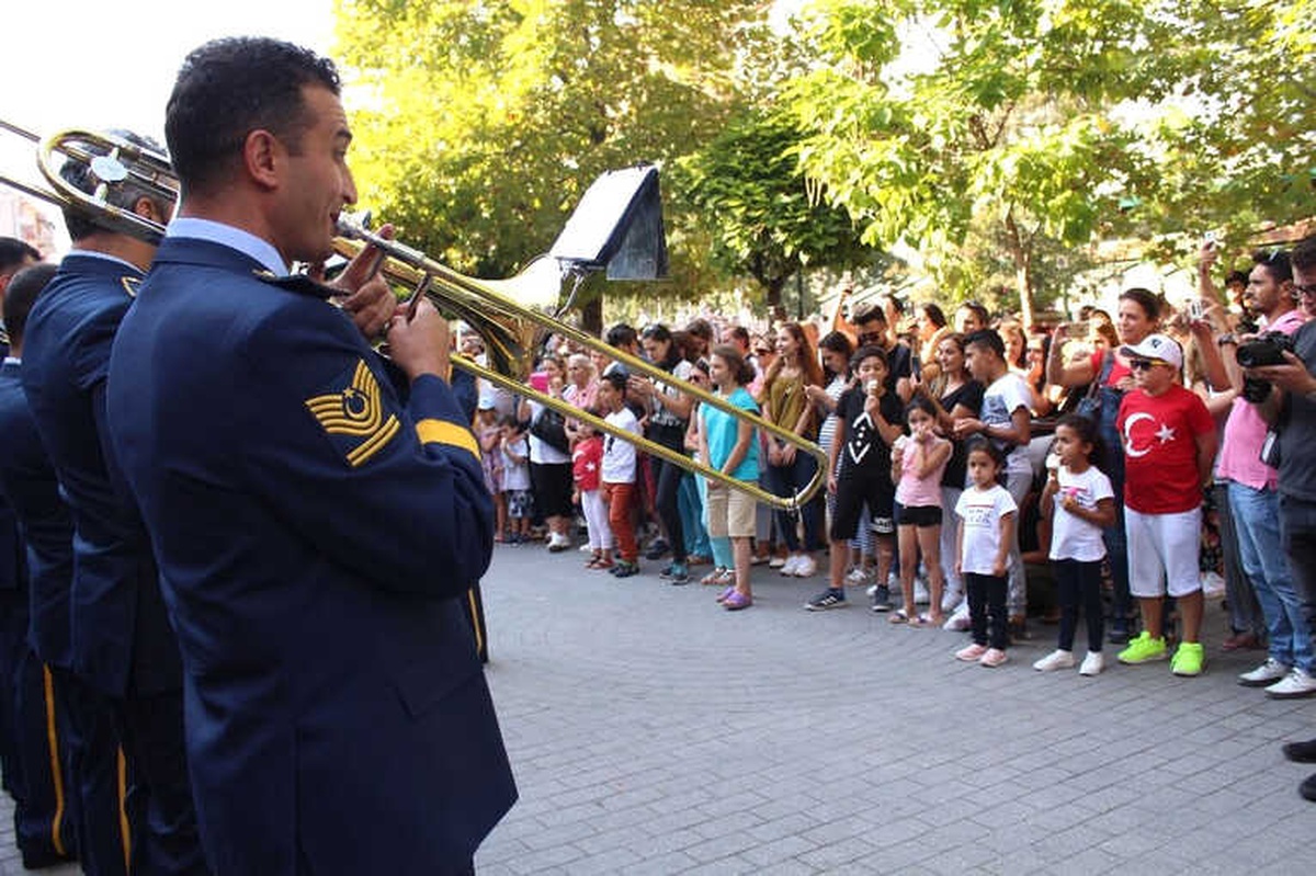 Askeri Bando Takımı\'ndan "Zafer" Konseri