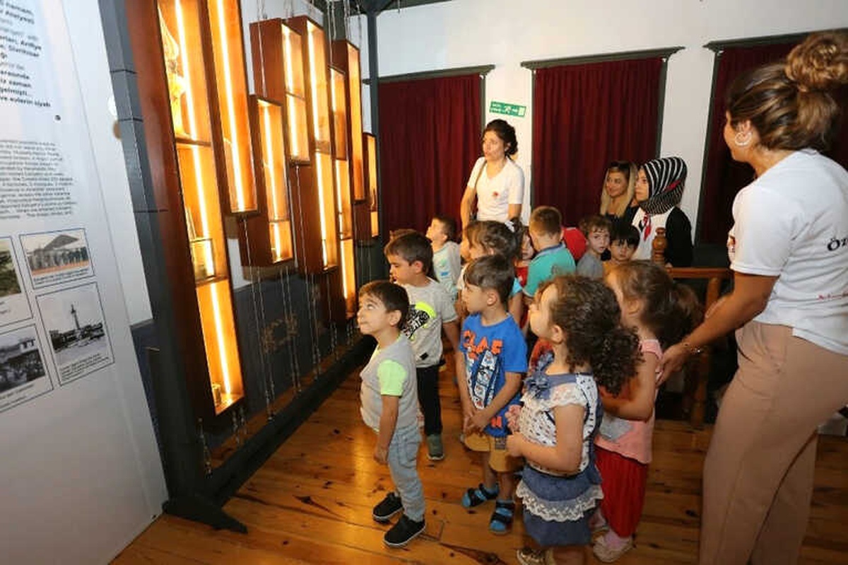 Atatürk ile Bir Gün Galerisi" Misafirlerini Ağırlıyor