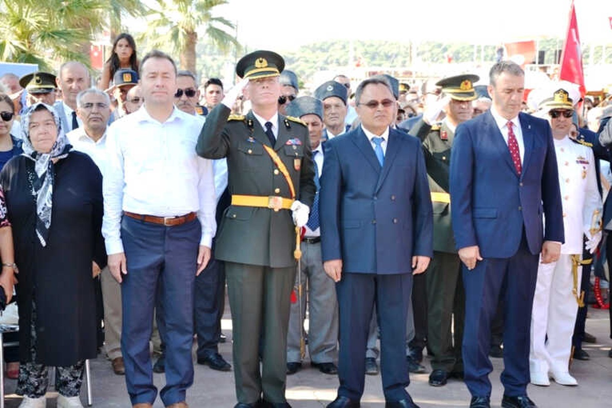 Ayvalık\'ta Zafer Bayramı Doruğa Çıktı