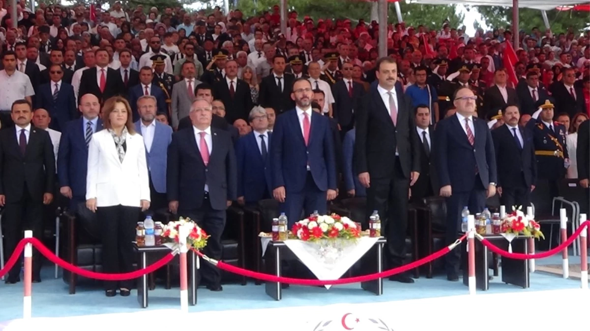 Bakan Kasapoğlu, Kütahya\'da Zafer Bayramı Kutlamalarına Katıldı