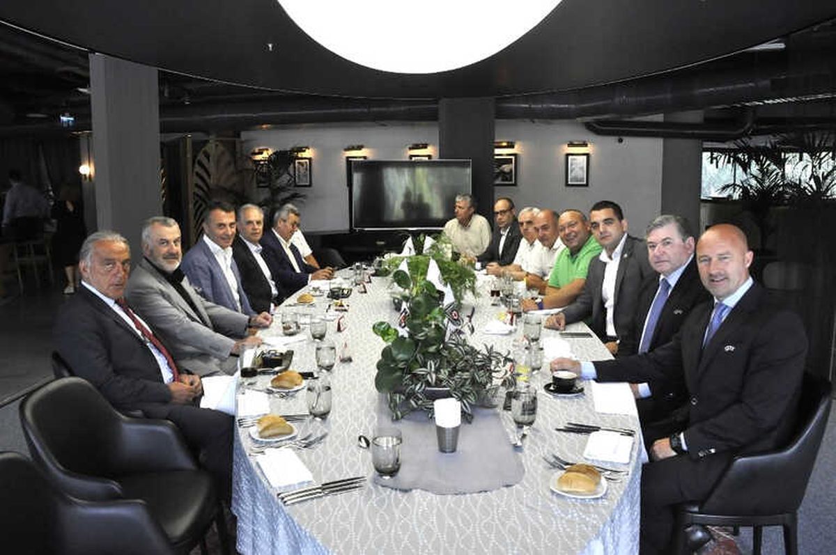 Beşiktaş\'tan Partizan Maçı Öncesi Dostluk Yemeği