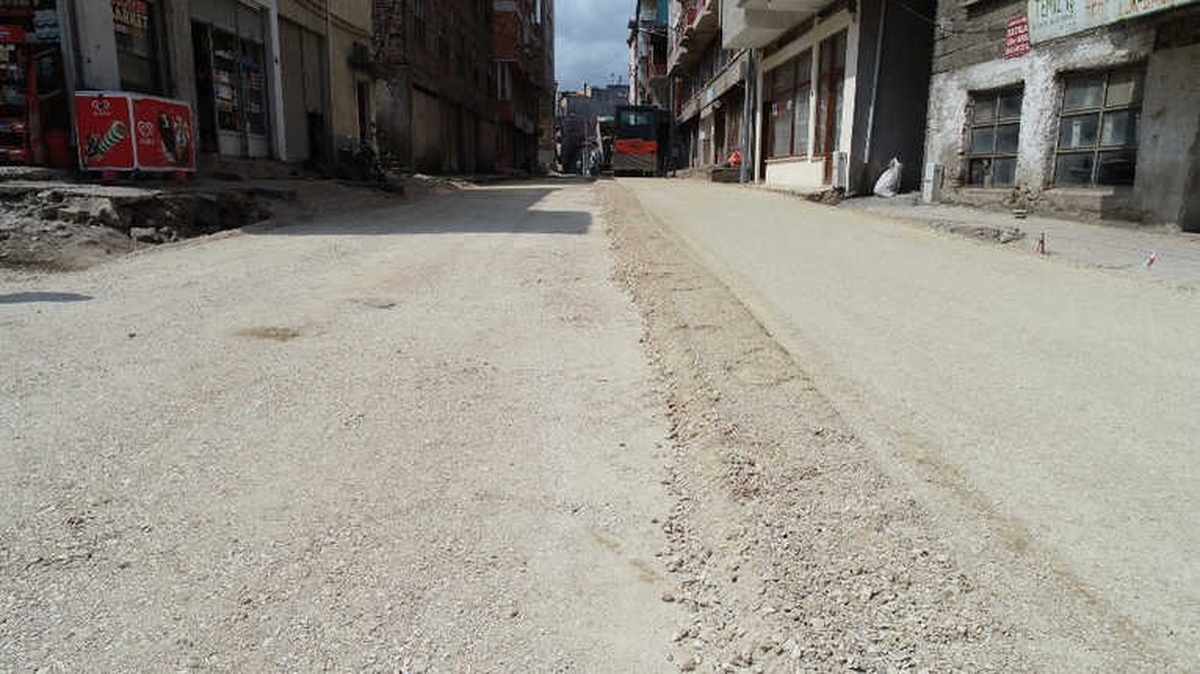Cadde ve Bağlantıları Sıcak Asfaltla Buluşuyor