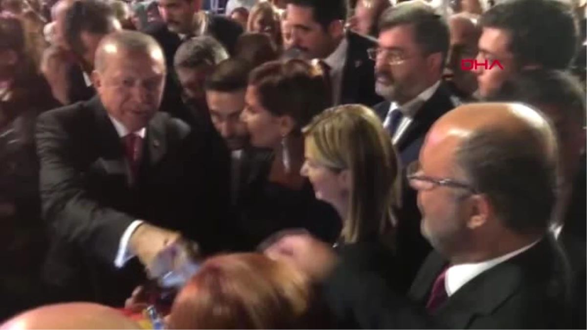 Cumhurbaşkanı Erdoğan, Resepsiyonda, Demirören Medya Grubu Temsilcileriyle Bir Araya Geldi