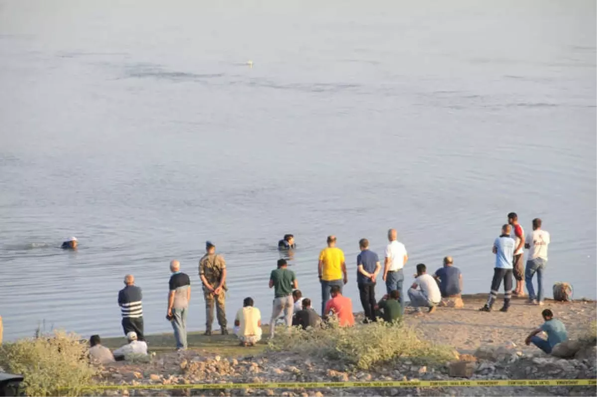 Dicle Nehri\'ne Giren 2 İşçi Kayboldu