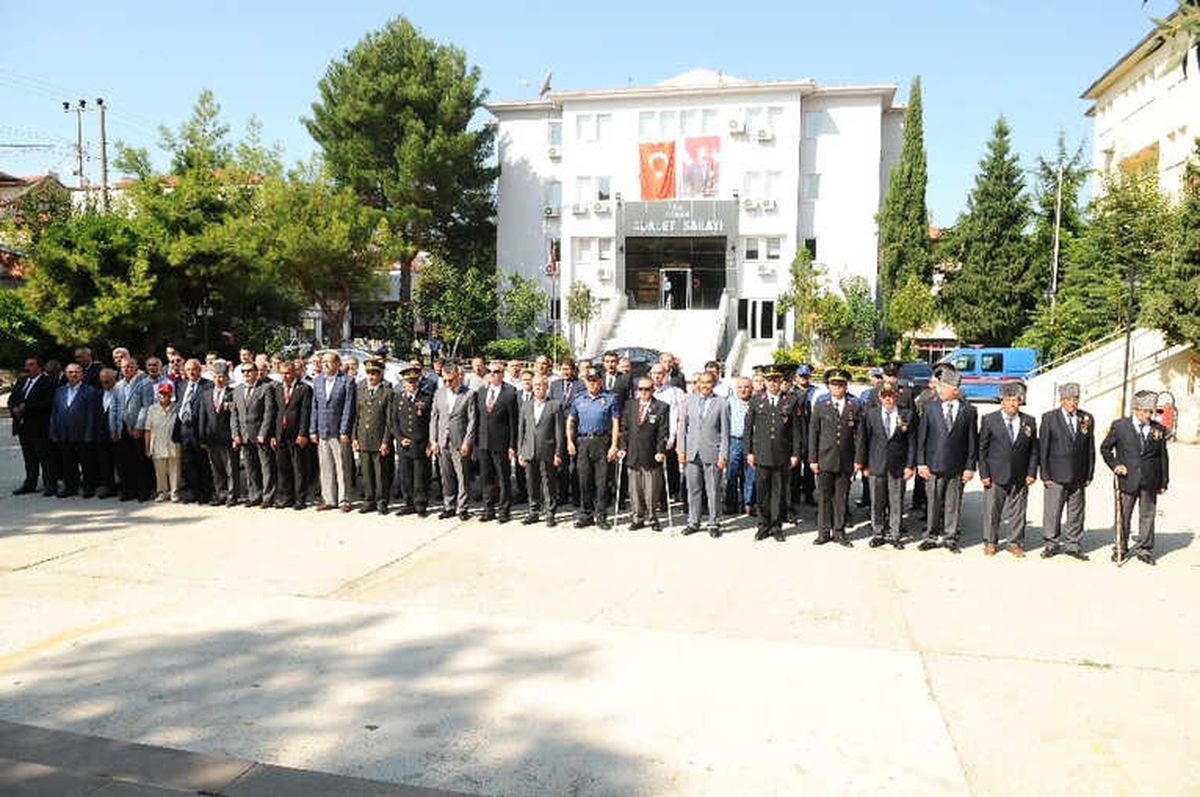 Dinar\'da 30 Ağustos Zafer Bayramı Törenle Kutlandı