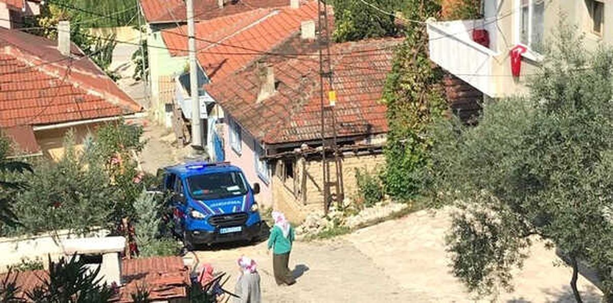 Evinin Balkonundan Düşen Genç Kız Hayatını Kaybetti