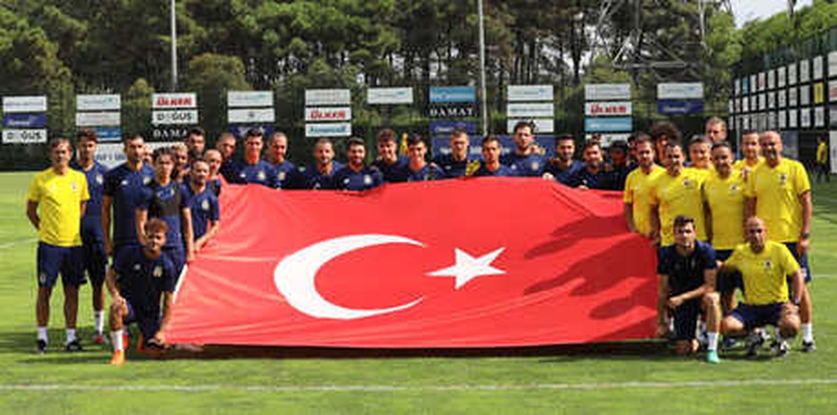 Fenerbahçe, Zafer Bayramı\'nı Kutladı