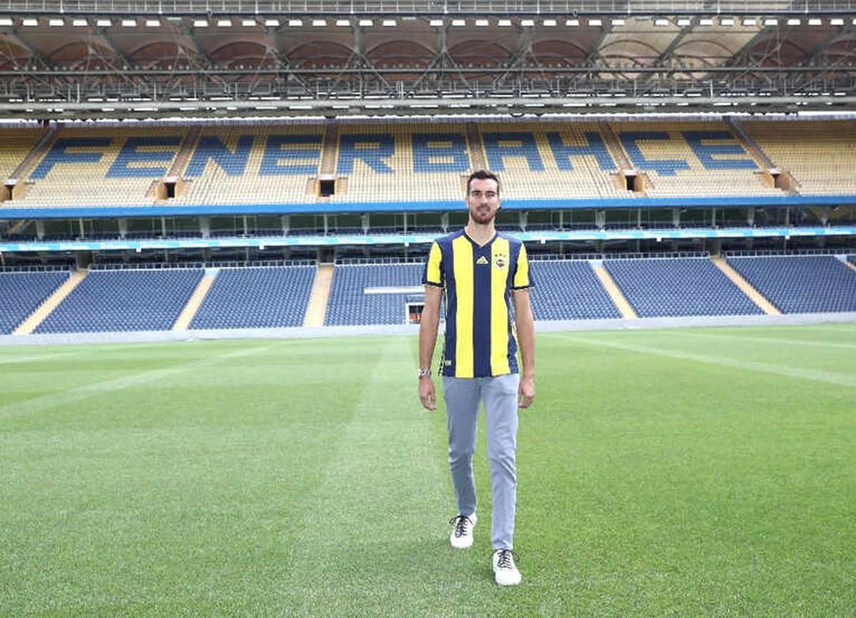 Harun Tekin Resmen Fenerbahçe\'de